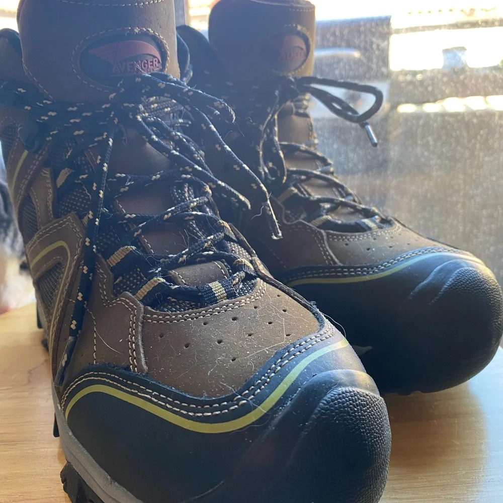 Work boot size 6 - Picture 2 of 3
